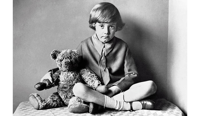 Кристофер Робин с медвежонком Кристофер Робин с медвежонком