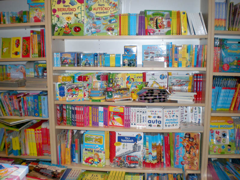 Детский отдел книжного магазина в Праге